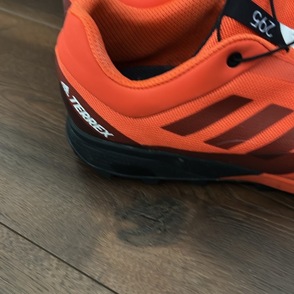 Mens adidas red sneakers - Picture 3 of 6